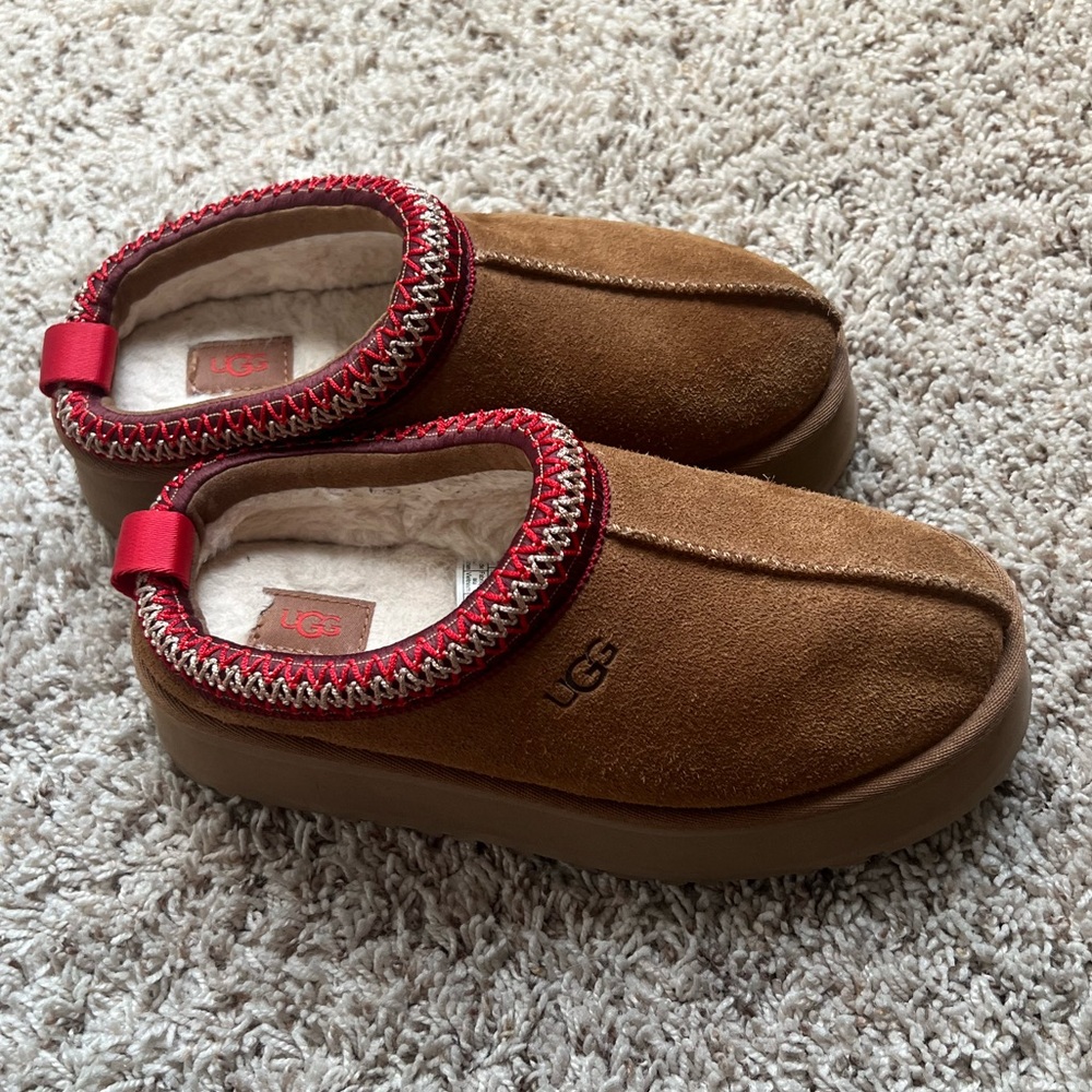Ugg Tasman platform size 6
